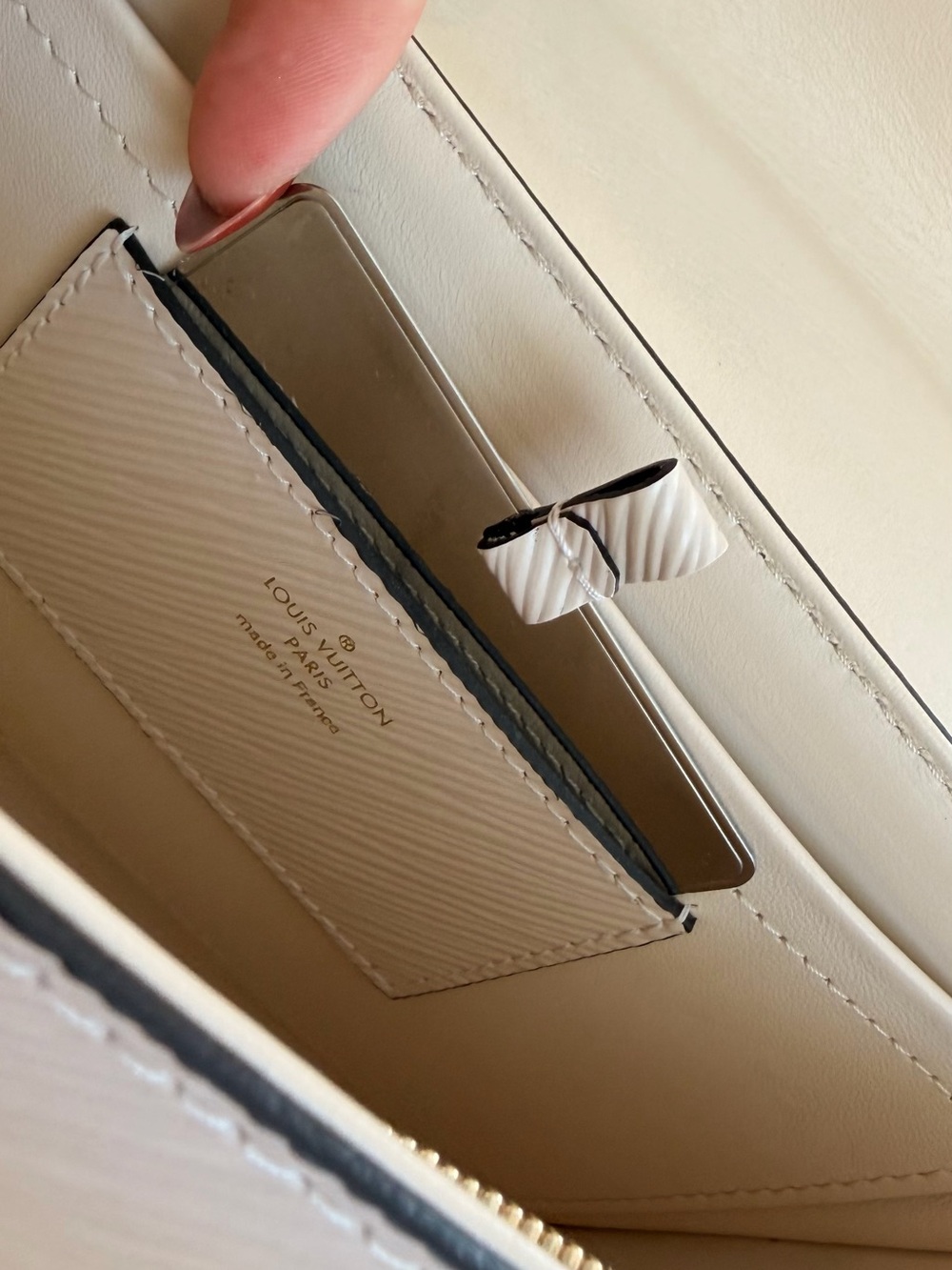Louis Vuitton Ivory Chain Shoulder Crossbody Bag - Picture 5 of 11